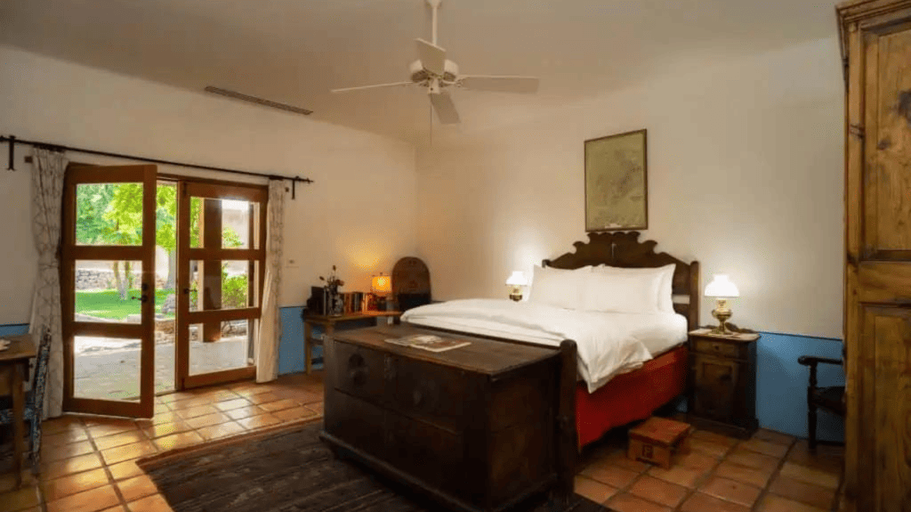 Acequia queen room with antique furniture